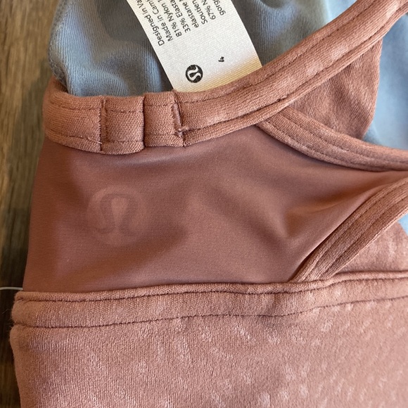 🍋 NWT Lululemon Nulu and Mesh Yoga Bra, size 4, removable cups included - Picture 5 of 13
